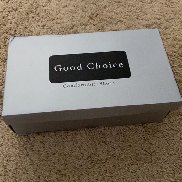 Off White leather Sandals with Flower at Front - Picture 5 of 5